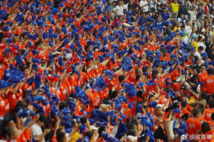 1002人，20辆大巴：一场跨越省界的“足球走亲”